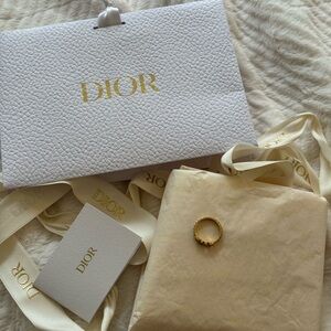 Dio(r)evolution Ring – Gold-Finish Metal & Crystals (Size M)